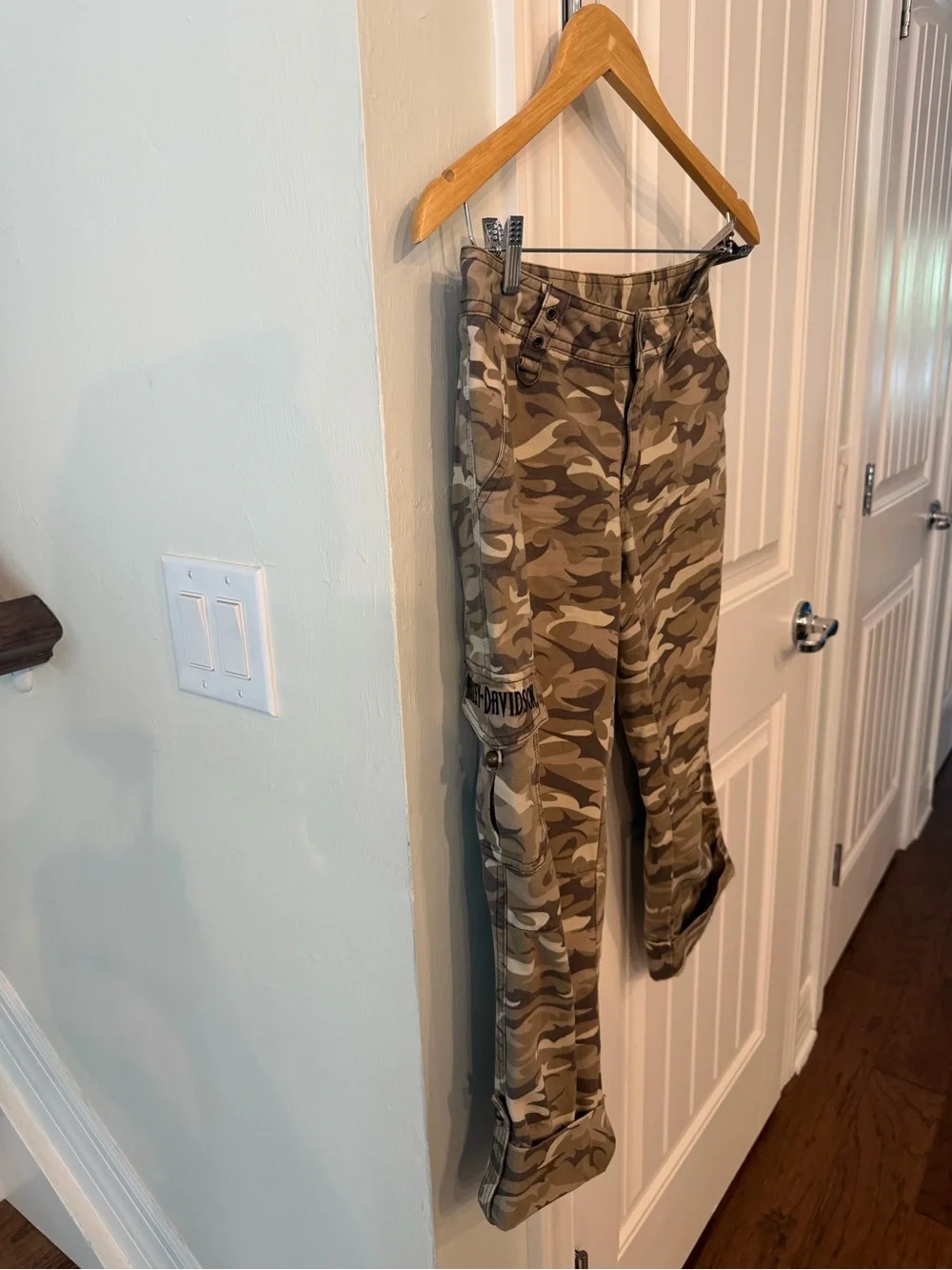 Harley-Davidson Tan Gray Green Camo Cargo Capri Pants Size 2